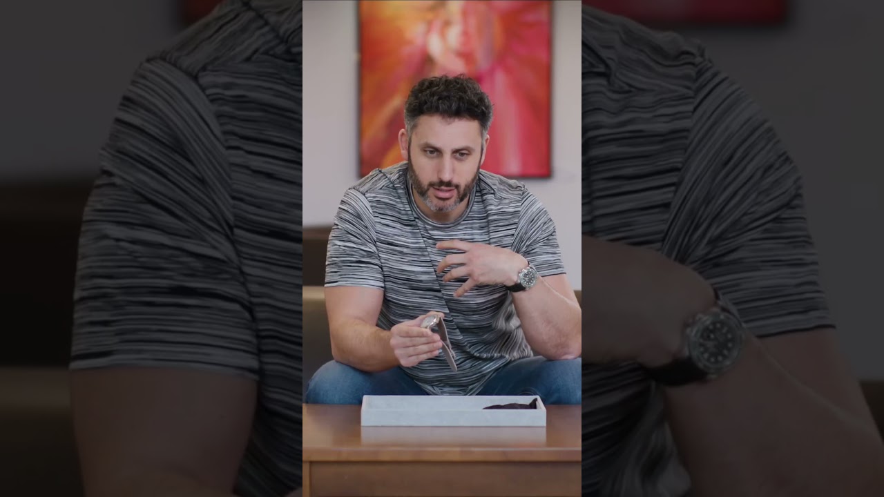 Bold and Playful: The Unique Dial Design of a Stylish Timepiece