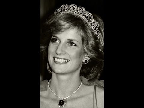 Video: Công chúa Crown Photo Slideshow
