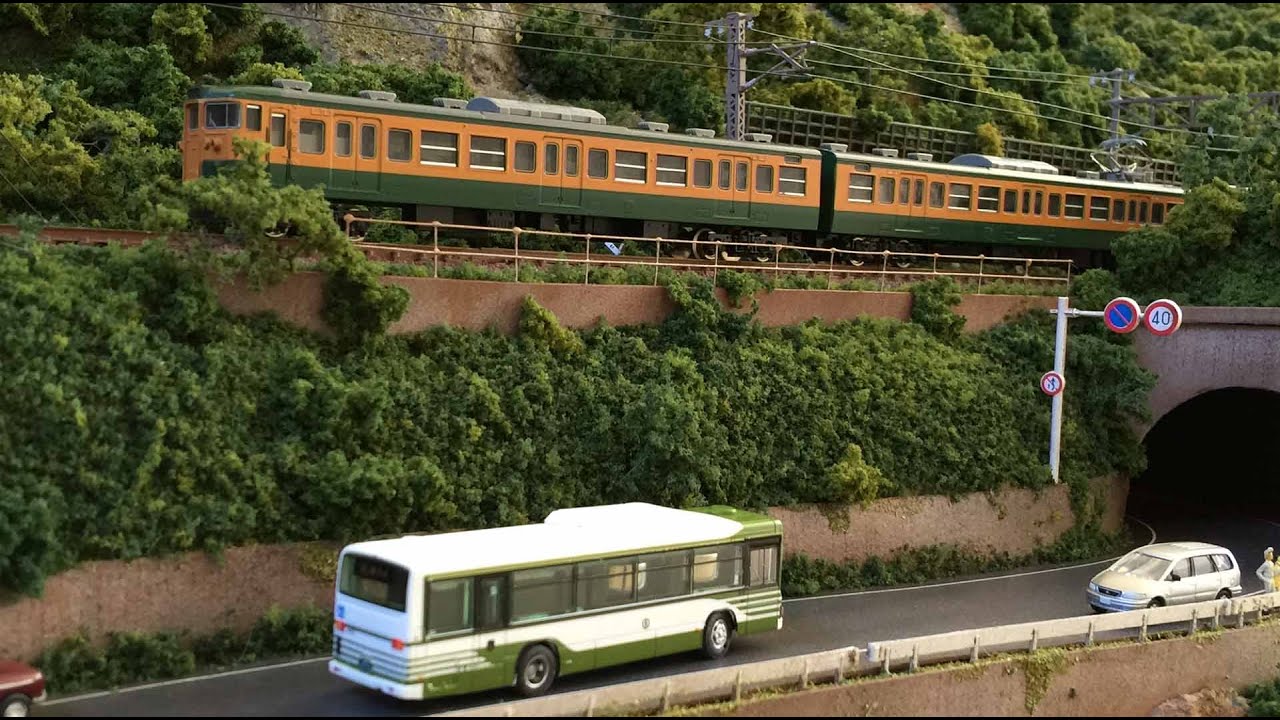 バスも走るジオラマ