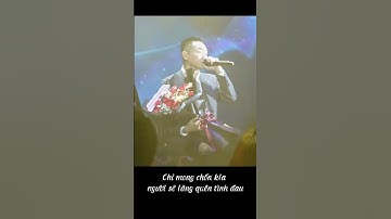 Tay trái cầm mic, tay phải cầm hoa #phamkhanhhung #greatesthits #khongcanphaihuadauem #tinhyeudensau