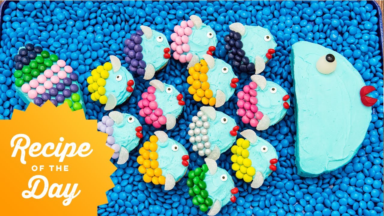 How to Win Summer: School-Of-Fish Cupcake Cake | Food Network