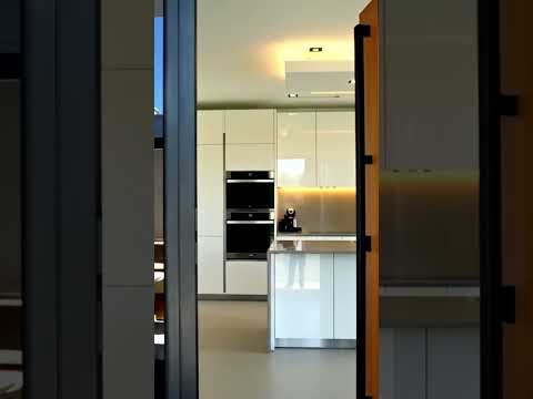 أحد أجمل أبواب الألمنيوم التي تم صناعتها من مودرن لايف السعودية ألمنيوم ديكور ديكورات مطابخ