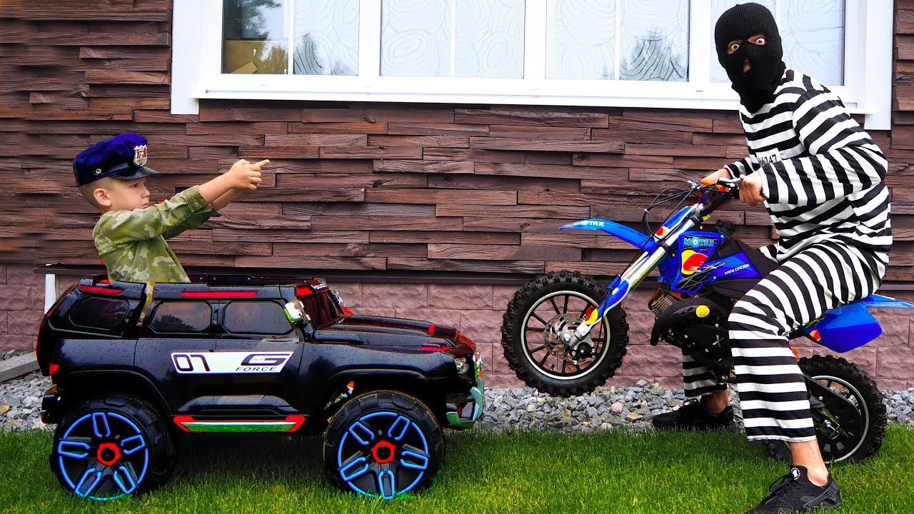 Полицейский Сеня Распаковывает Машинки и Ловит Воришек