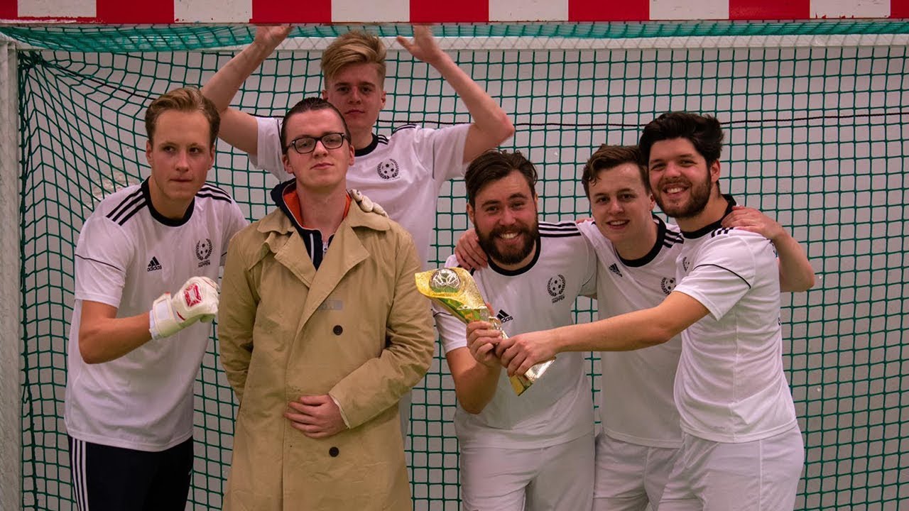 Zaalvoetbal Toernooi Met De Bankzitters Youtube