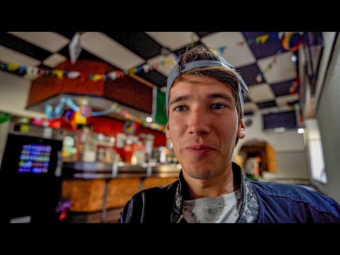Пью галао в дешёвой кафешке | Португалия в доме на колесах