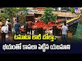 Tomato lorry overturns Adilabad, police secure valuable cargo amid rising prices