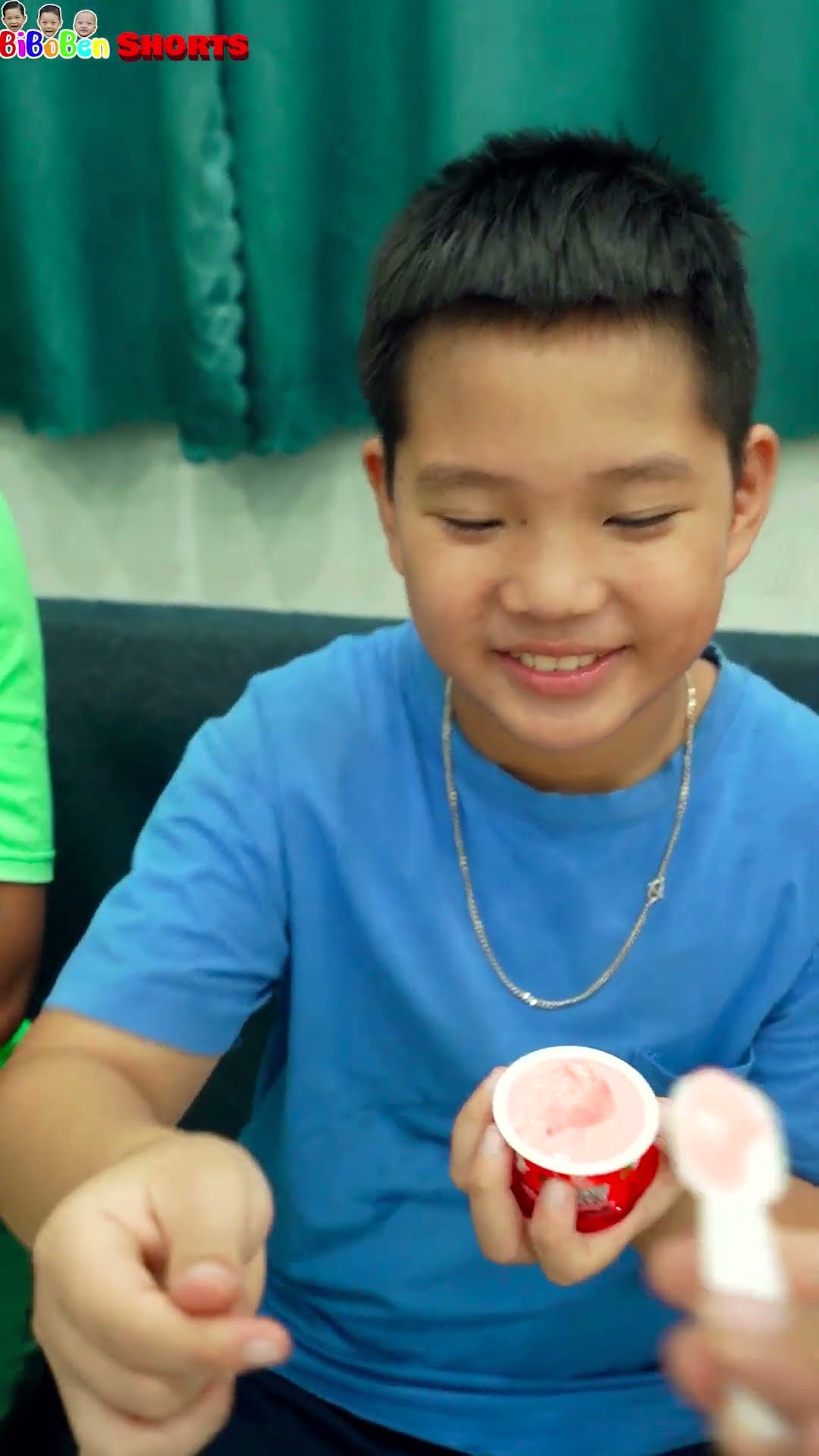 Sharing yogurt is caring ❤️ | Quan tâm là chia sẻ ❤️ #comedy #sharing