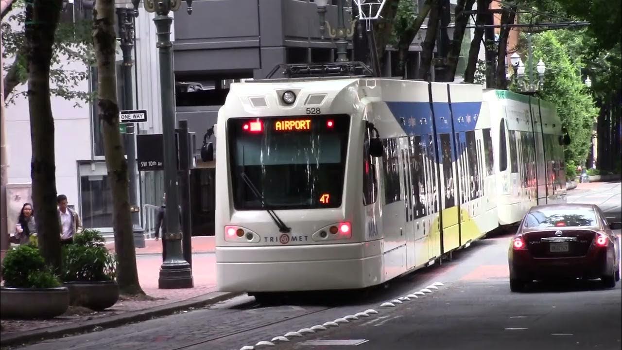 TriMet MAX Siemens S700 533, 528 Red Line arriving into Library/SW 9th YouTube