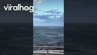 Strong Winds Push Waves Away From Shoreline || Viralhog