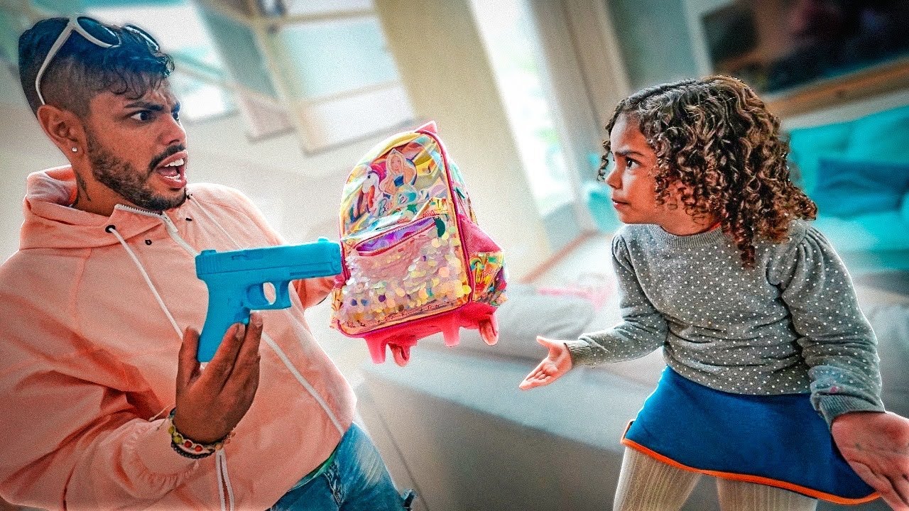 MEU PAI REVISTOU MINHA MOCHILA * vou ficar de castigo para sempre *