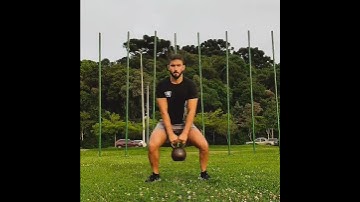 Agachamento Sumô com Salto com Kettlebell