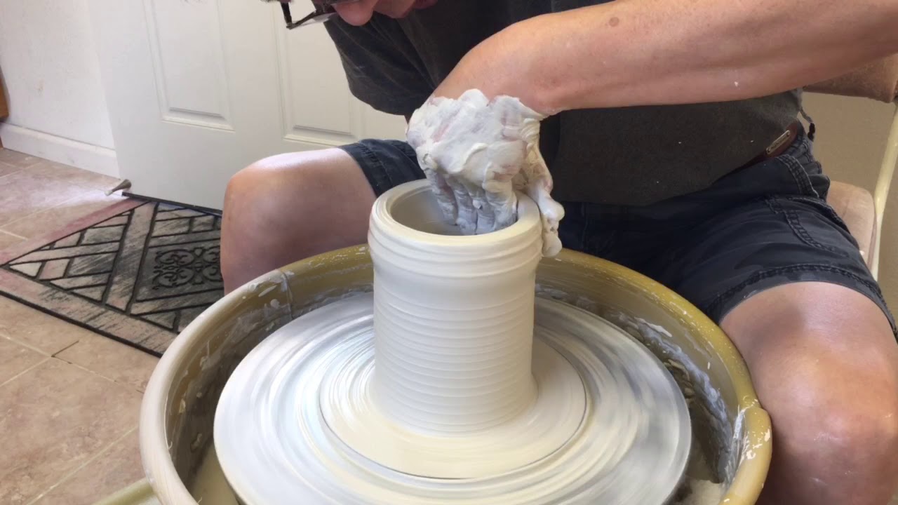 317. A Cylinder Pulling Lesson with Hsin-Chuen Lin 林新春 示範拉瓶坯