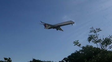 Delta Connection Bombardier CRJ-900 landing at LAX