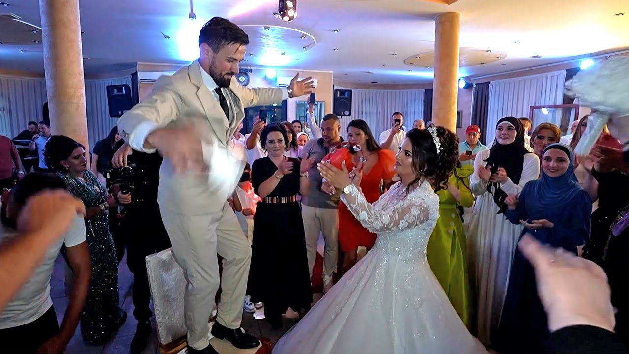 Energija mladoženje razveselila sve goste u sali