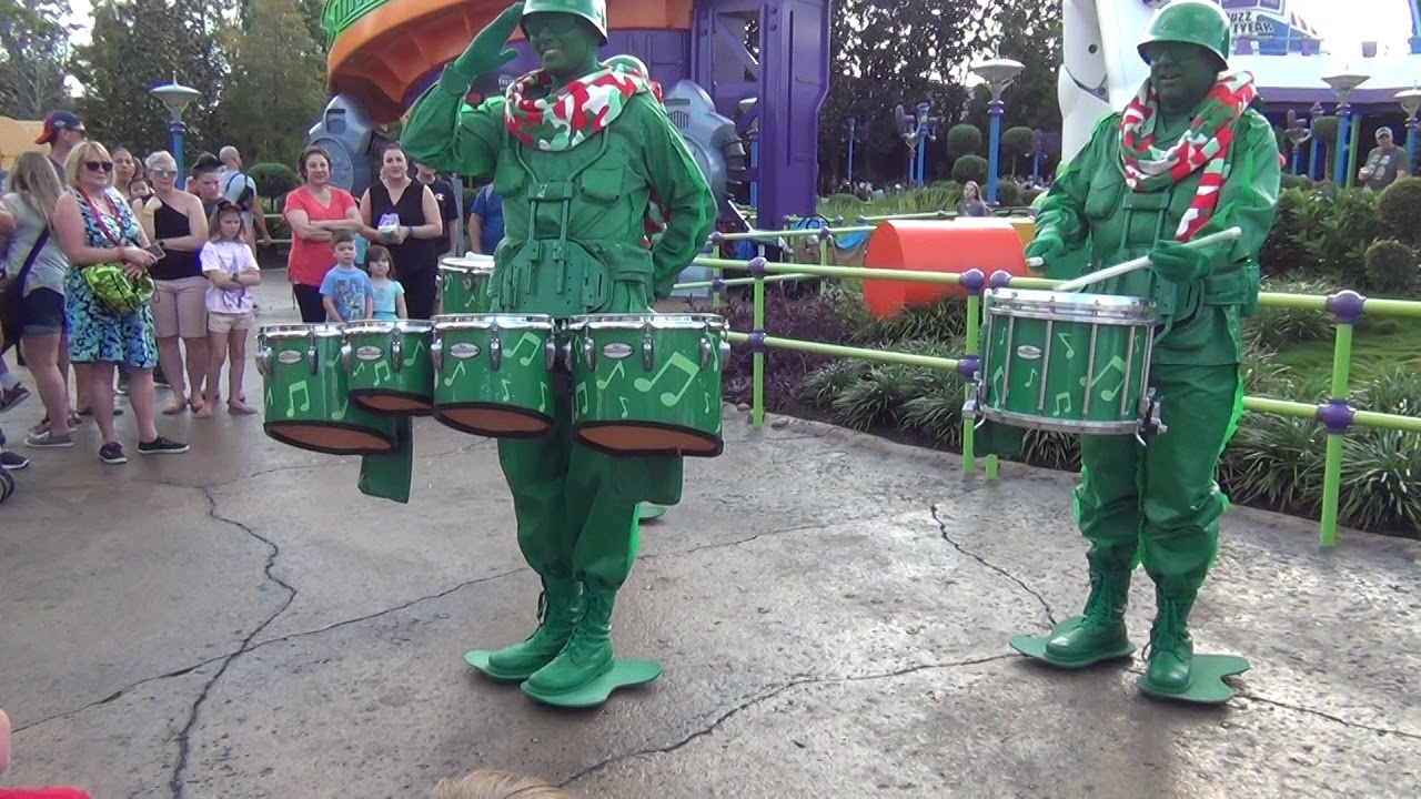 Green Army Men Drum Show in Toy Story Land