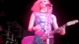 Avril Lavigne My Happy Ending Live in St Louis