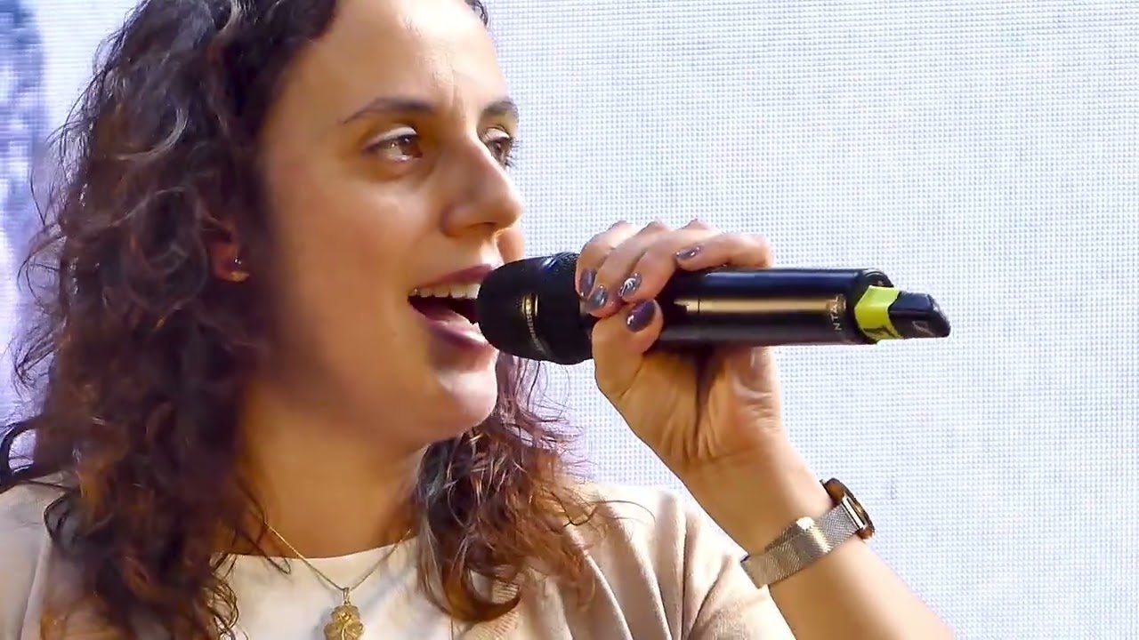 Desgarrada: Sara Cristina (de Gaia ) /  Pedro Coelho (de Santo Tirso). João Fernandes na concertina.