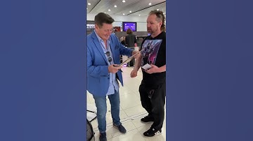 Thumbnail of Tony Hadley signs autographs in Melbourne 20/09/2022