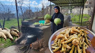 محشي ملفوف بليّة خروف🔥أطيب ملفوف عالحطب🔥 بأجواء ريفية باردة وهادئة⛅️