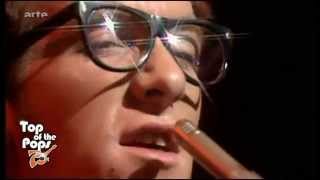 Elvis Costello &amp; The Attractions - Pump It Up