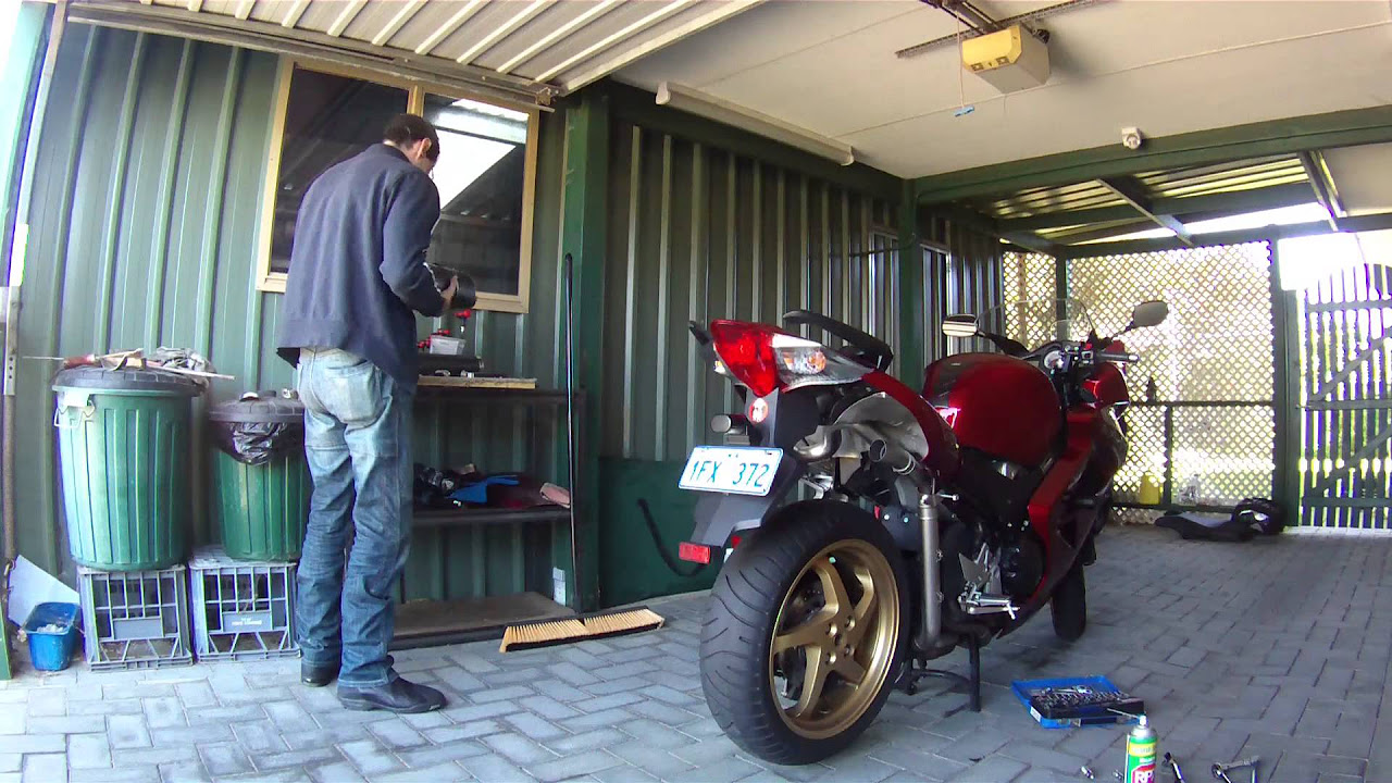 Leo Vince Install on my VFR800 - YouTube