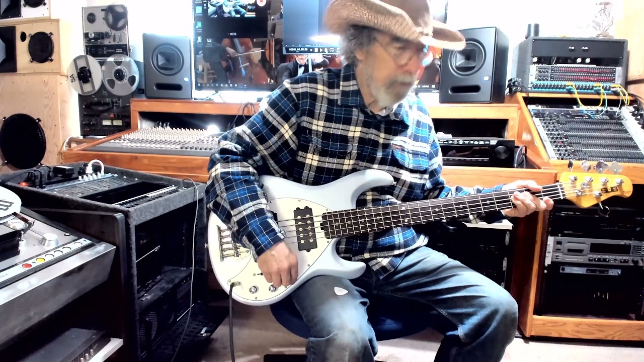 Starlight G Recording    P 2 How To Record A Bass Guitar and A Tube Mic!!!