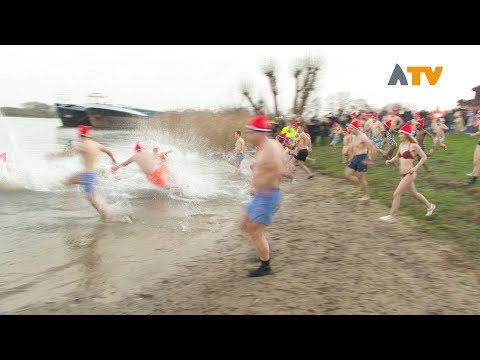 Nieuwjaarsduik in Wijk en Aalburg ''best fris'' - Altena TV