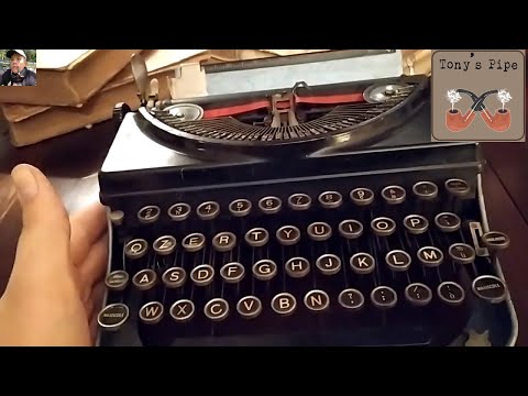 Video: Come si ripara una chiave adesiva su una macchina da scrivere manuale?