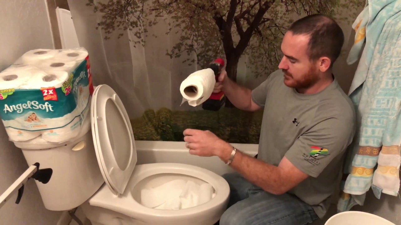 How to clog and unclog a stopped up toilet that won’t