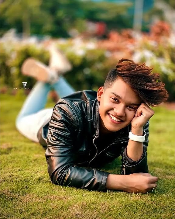 Riyaz Ali cute photos | Stylish photo pose of Riyaz Ali | Siting photo pose of Riyaz Ali