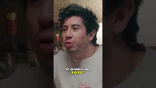 Fan entra a mi cuarto de hotel en Puebla ¡y pide una foto! #shorts
