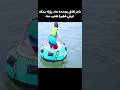 تفاجئ الفتى عند رؤية شيء غريب يتحرك تحت المياه تفاجئ الفتى عند رؤية شيء غريب يتحرك تحت المياه