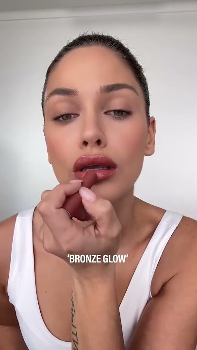 GLOW TO GO with MoistureGlowâ„¢ Plumping Lip Serum
