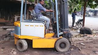 2 ton battery forklift testing demo by SHREE SAI LIFTERS 279 views 4 years ago 1 minute, 21 seconds