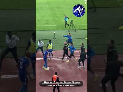 شاهد تخلطت بعد نهاية مباراة الهلال السوداني و مولودية الجزائر بسبب استفزاز لاعب الهلال جون ك