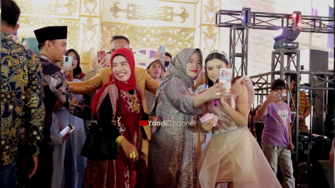 HAMPIR DI STOP SRIDEVI BAWAKAN LAGU DAHSYAT OFF AIR KEBAN I MUBA