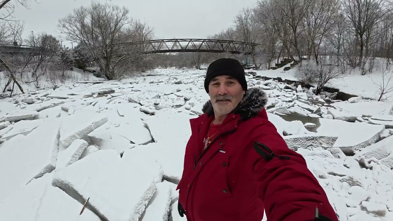 Foi O Parque Etravesei U Rio Por Cima Das Pedras De Gelo