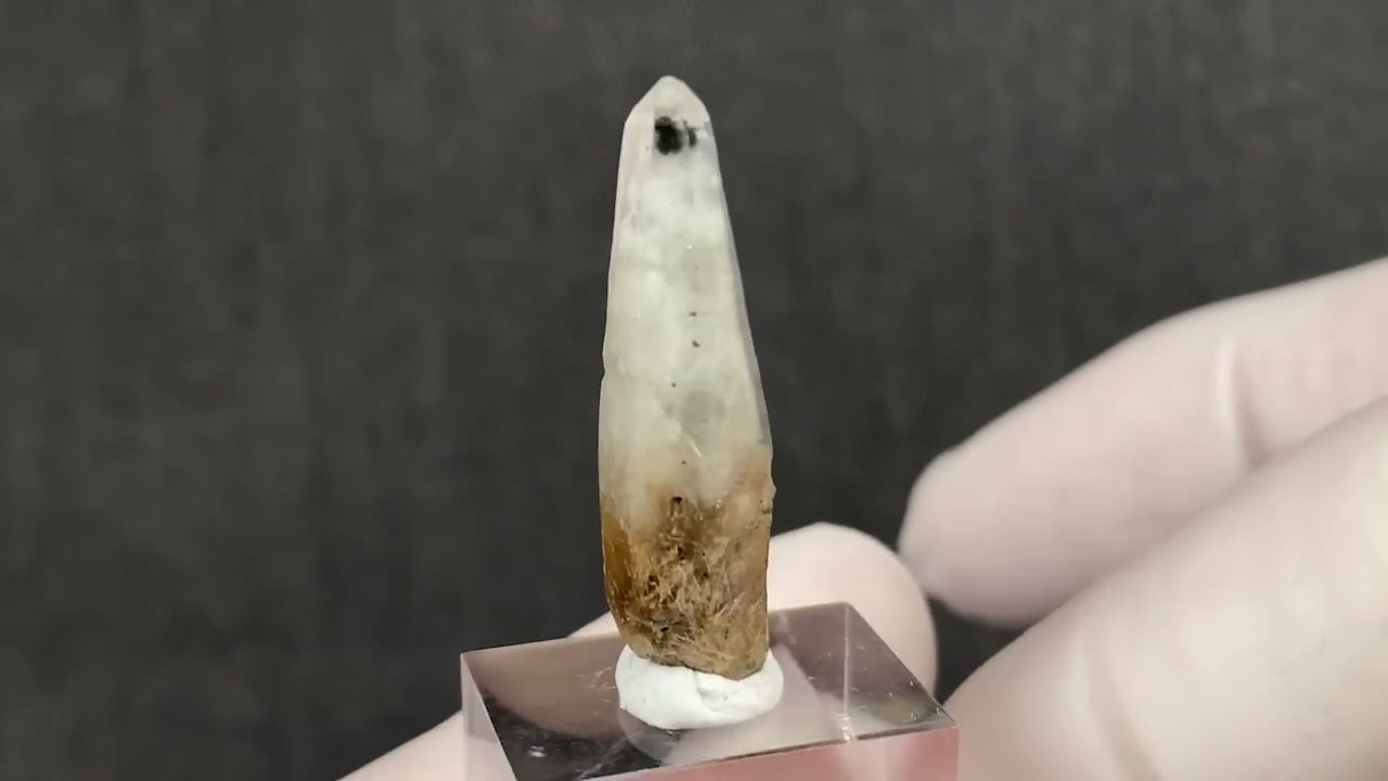 川上村産角閃石/鋭錐石（アナテース）入り水晶ポイント 1.8g