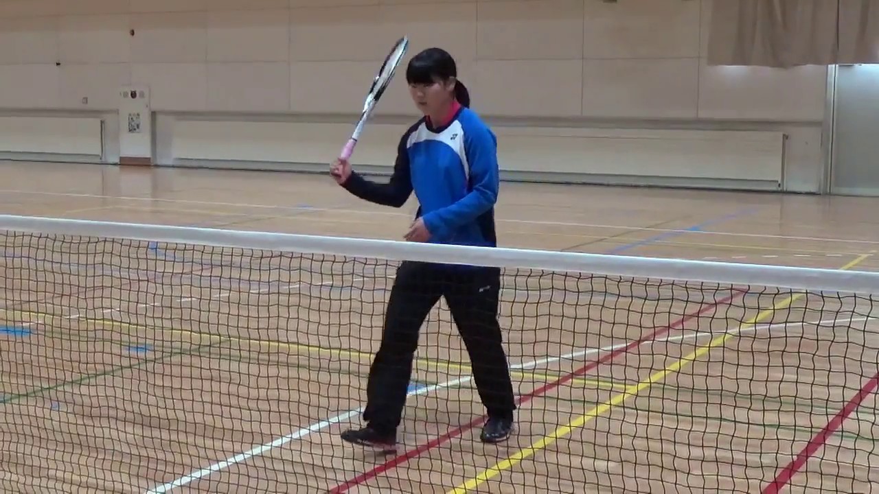 ソフトテニス講習会 吉田栞里選手 Yonex による正面ボレーの説明 Youtube ソフトテニス講習会 吉田栞里選手 Yonex による正面ボレーの説明 Youtube
