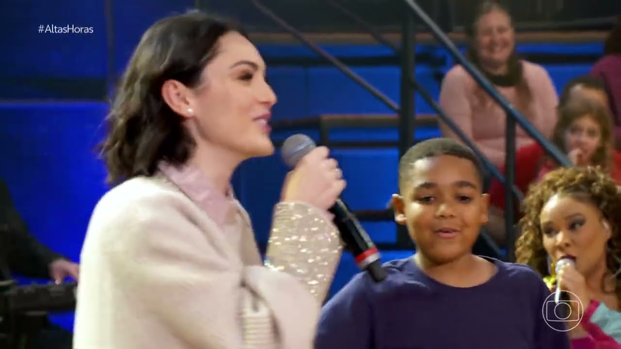 ALTAS HORAS | Isabelle Drummond canta 