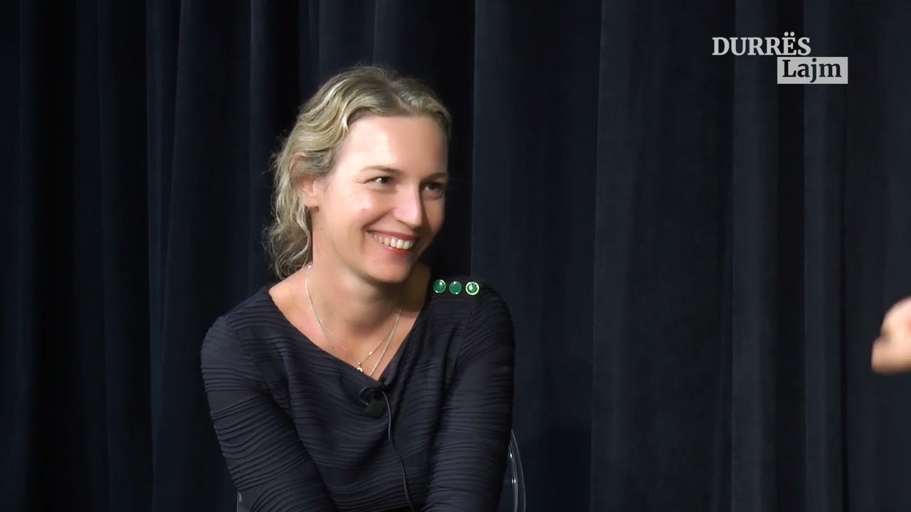 FLASIM HAPUR EKSKLUZIVE: Diskutim i hapur me Lea Ypi