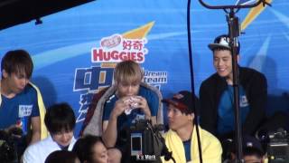 [FANCAM] 150915 DREAM TEAM (#GOT7 #마크 #먹방 ㅋㅋ)