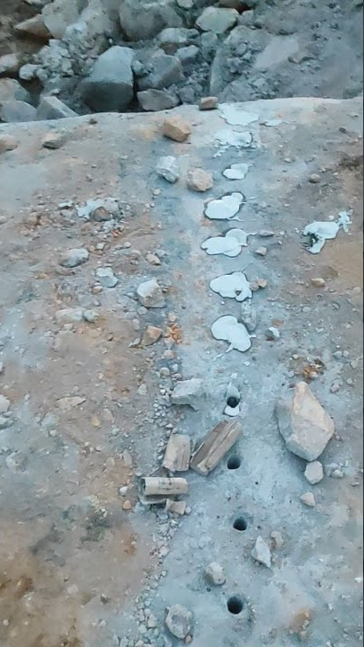 Download lagu Silent Rock breaking method by Rock Expansive mortar #shortvideo #shortsyoutube