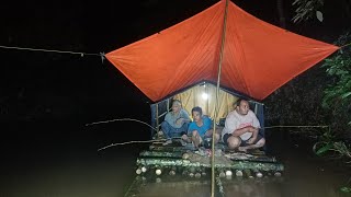 camping in heavy rain on rafts//everyone panicked‼ flash flood due to rain upstream early in the