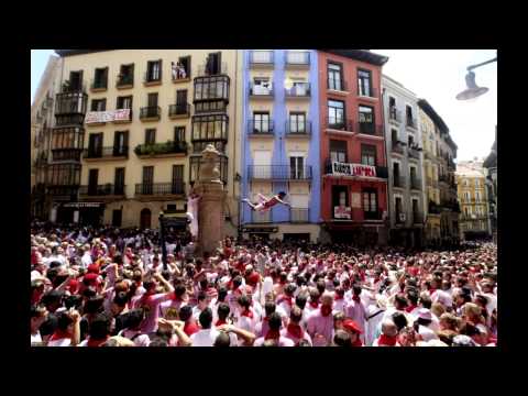 Video: Espanjalainen Festivaali San Fermin: Niille, Jotka Haluavat Kutittaa Hermoja