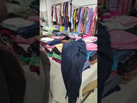 इस आदमी ने कर दी बाजार में हलचल । सस्ते कपड़ो का निकला बाप । सस्ते रेटो में दे रहे बड़ा ब्रांड । 