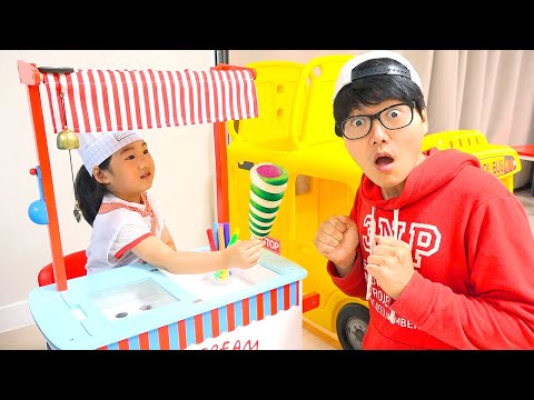 Boram and <strong>Conan</strong> pretend play Ice Cream Shop