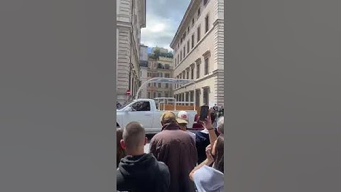 Il feretro di Papa Francesco per le strade di Roma verso la Basilica di Santa Maria Maggiore