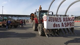 Frontière franco-espagnole: les agriculteurs filtrent le passage au Boulou | AFP Images