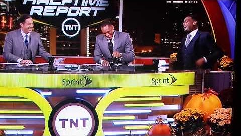 Chris Webber imitates Kenny Smith on TNT